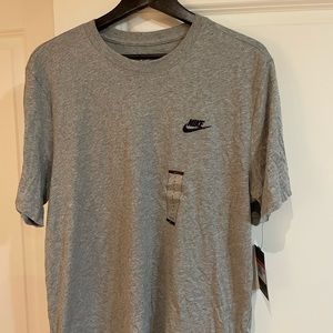 Nike Tee NWT